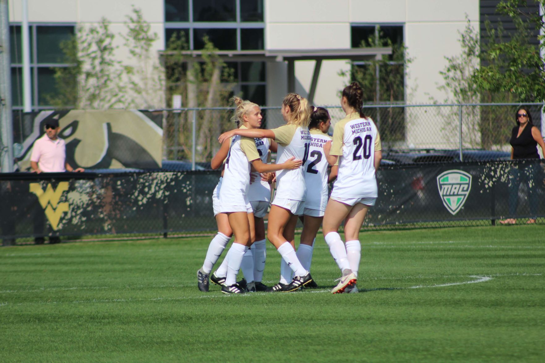 WMU cruise to victory over Oakland